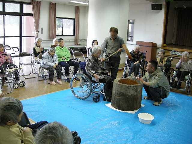 餅つき大会(日の出紫苑)
