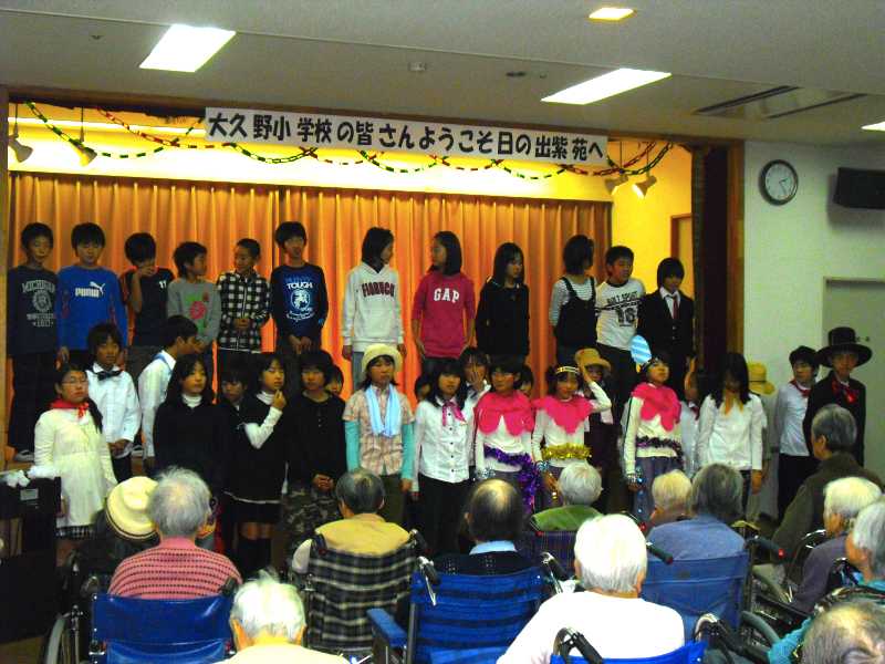 大久野小学校の生徒さんが来てくださいました!(日の出紫苑)